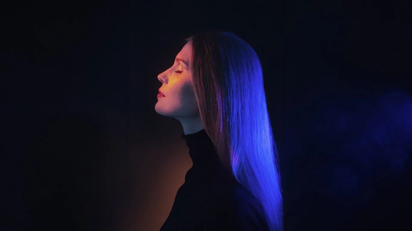 Fotografía creativa con luz artificial ile ilgili görsel